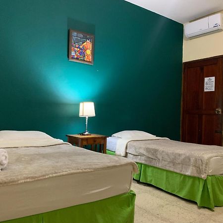 Hostal Fachente León Esterno foto