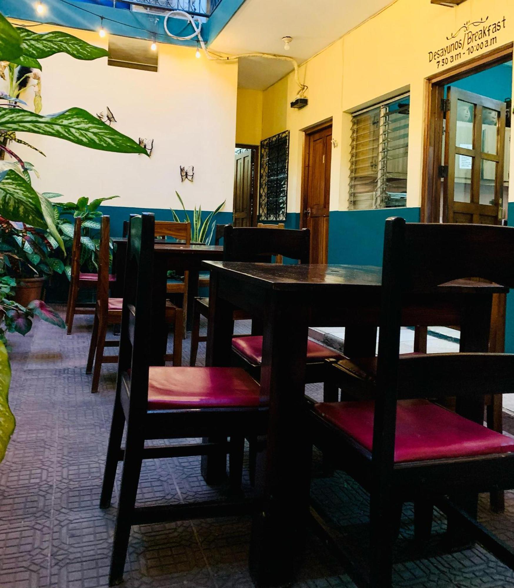 Hostal Fachente León Esterno foto