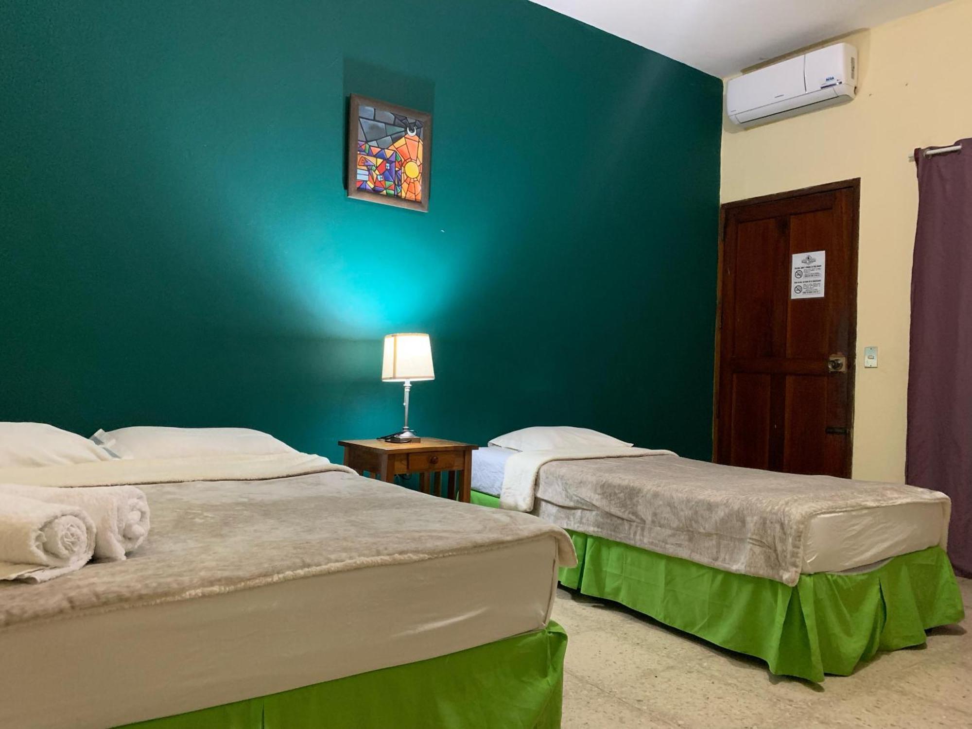 Hostal Fachente León Esterno foto