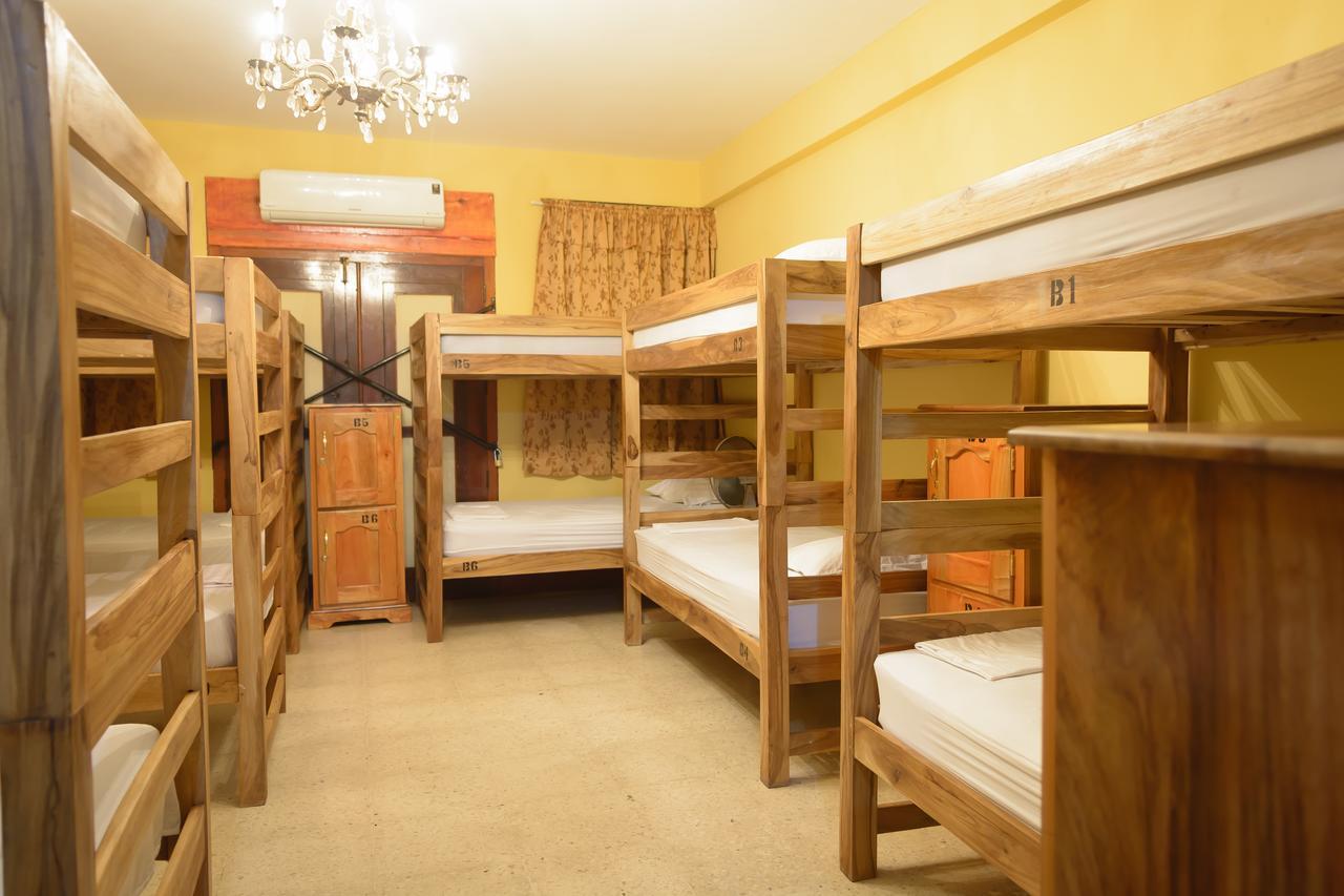 Hostal Fachente León Esterno foto