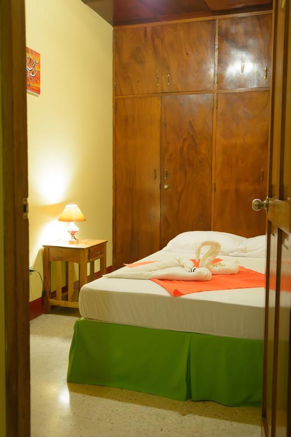 Hostal Fachente León Esterno foto