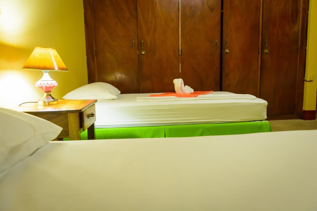 Hostal Fachente León Esterno foto