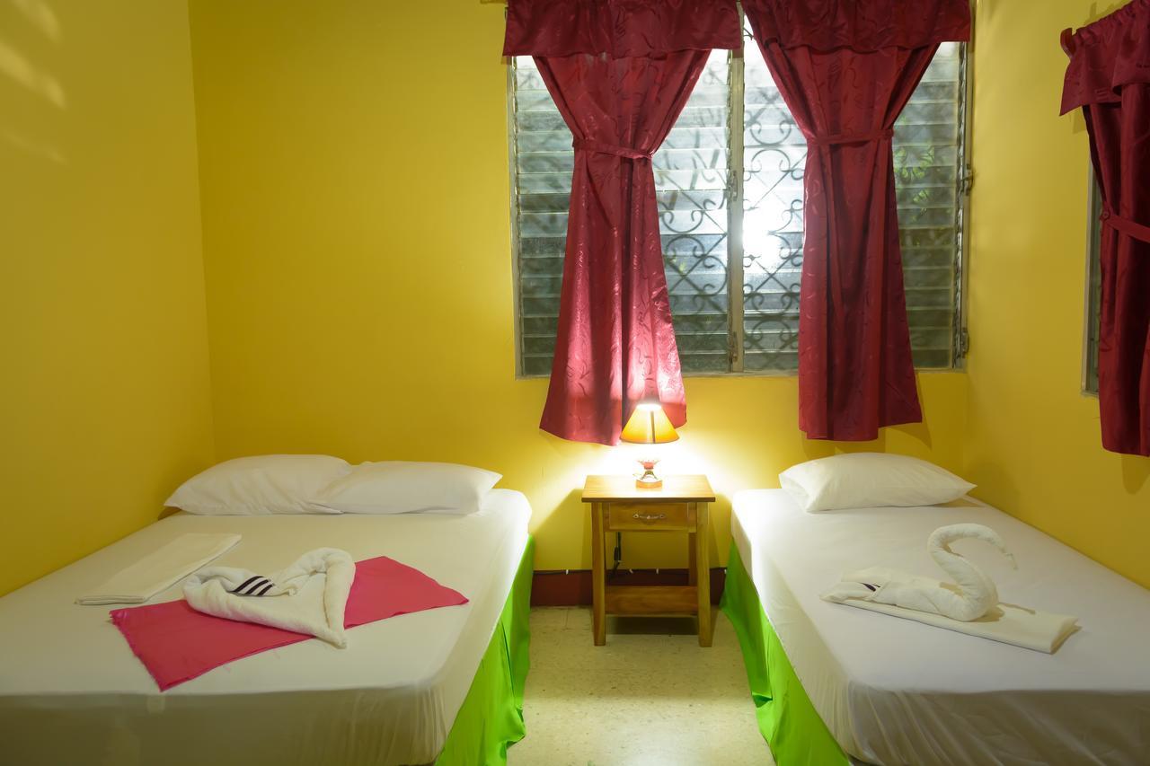Hostal Fachente León Esterno foto