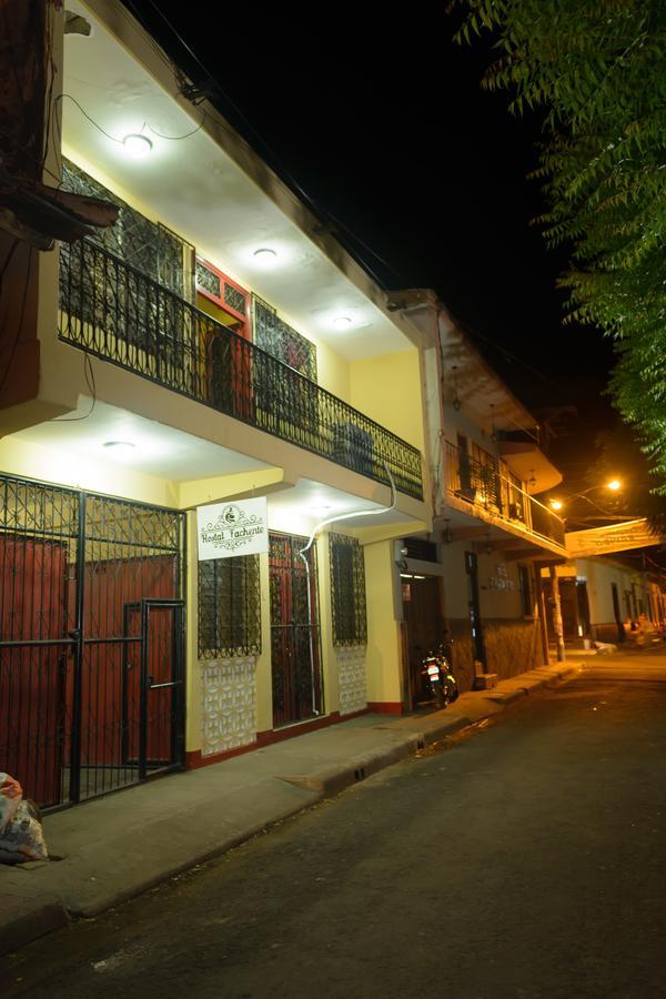 Hostal Fachente León Esterno foto